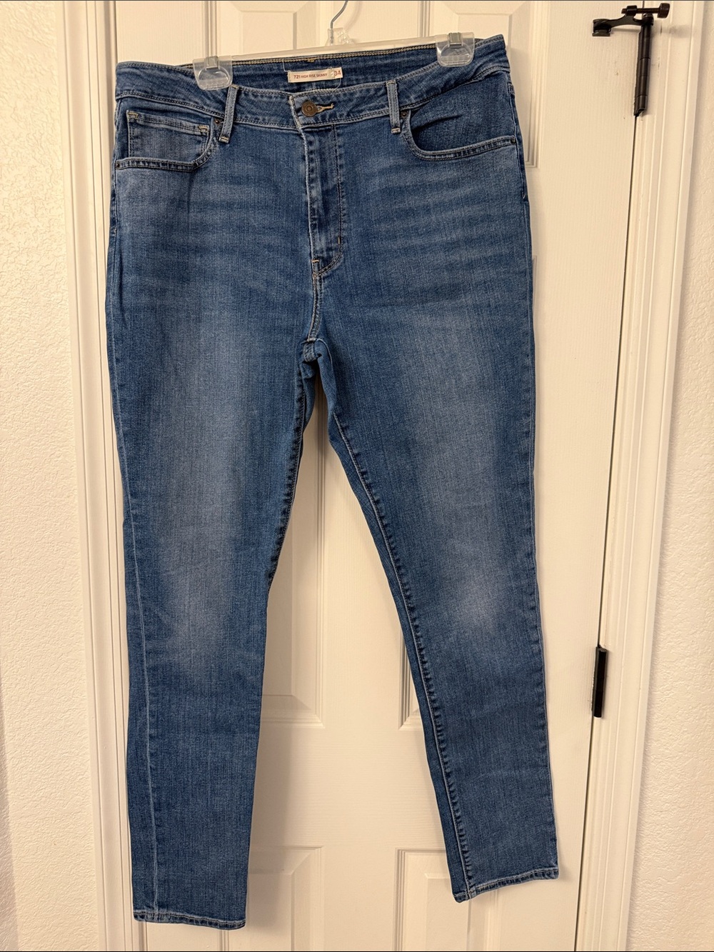 Levi's Women's Skinny Jeans in Medium Blue Wash 18  34